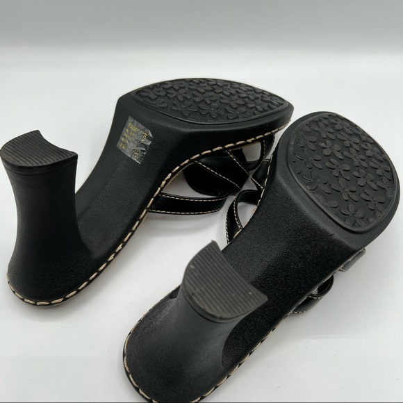 Mudd Y2K Block Heel Chunky Sandals - Picture 6 of 9